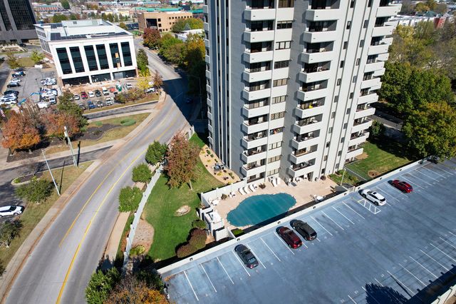 350 S John Q Hammons Parkway 3-C, Springfield, MO 65806