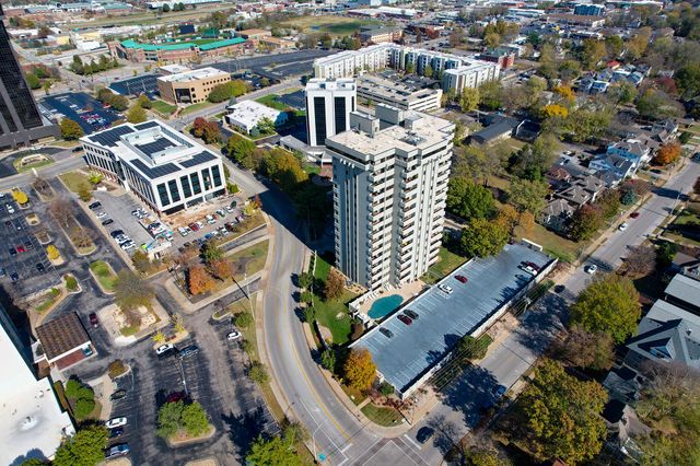 350 S John Q Hammons Parkway 3-C, Springfield, MO 65806