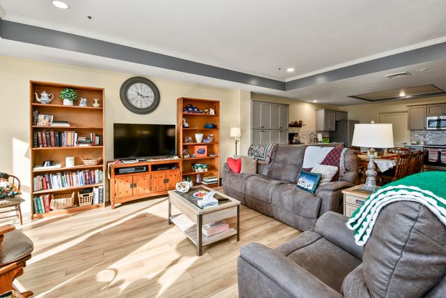 350 S John Q Hammons Parkway 3-C, Springfield, MO 65806