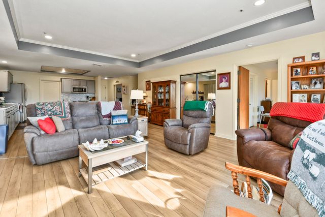 350 S John Q Hammons Parkway 3-C, Springfield, MO 65806