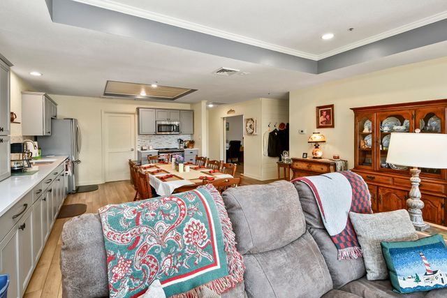 350 S John Q Hammons Parkway 3-C, Springfield, MO 65806