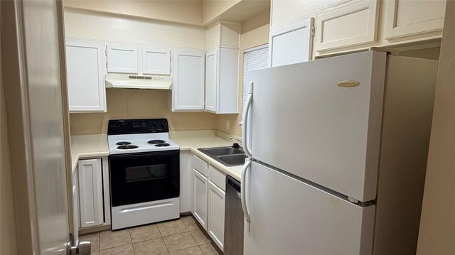 3100 Walnut Bend Lane 319, Houston, TX 77042