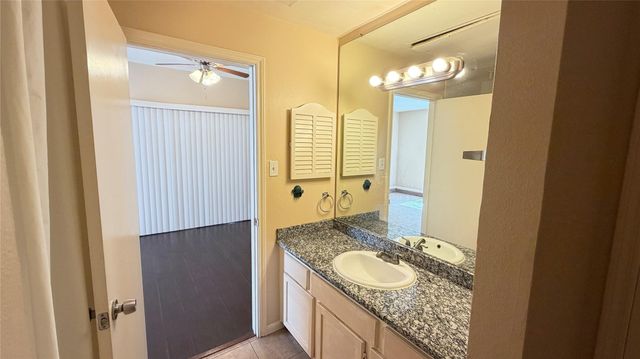3100 Walnut Bend Lane 319, Houston, TX 77042