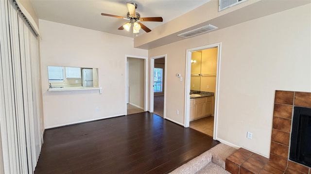 3100 Walnut Bend Lane 319, Houston, TX 77042