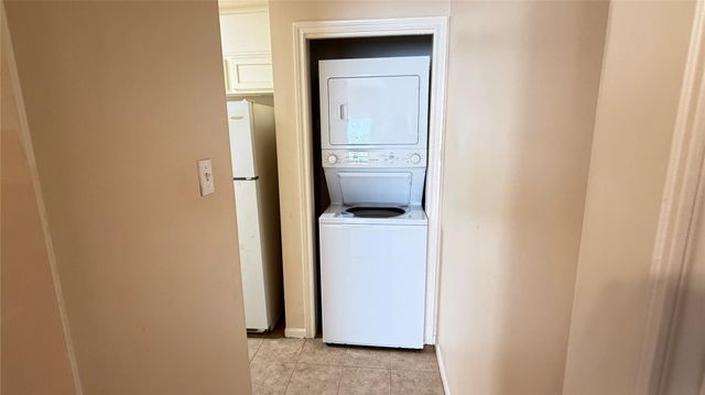 3100 Walnut Bend Lane 319, Houston, TX 77042