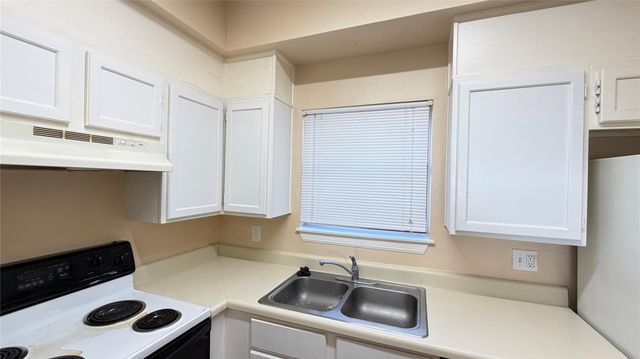 3100 Walnut Bend Lane 319, Houston, TX 77042