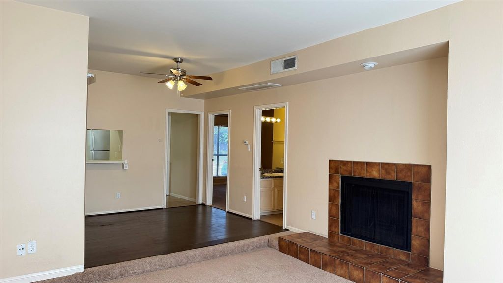 3100 Walnut Bend Lane 319, Houston, TX 77042