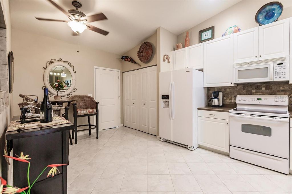 Image 15 of property listing at 323 MONACO DRIVE 10, Punta Gorda, FL 33950