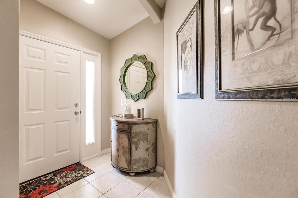 Image 3 of property listing at 323 MONACO DRIVE 10, Punta Gorda, FL 33950