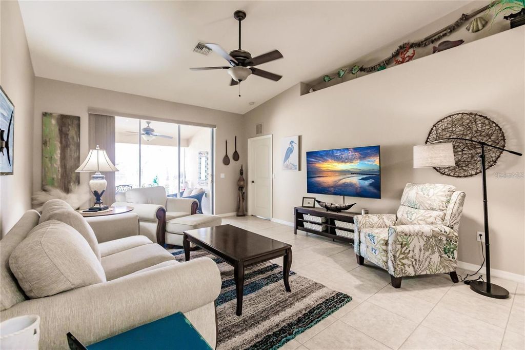 Image 4 of property listing at 323 MONACO DRIVE 10, Punta Gorda, FL 33950