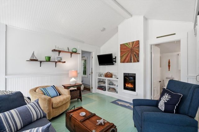7 Pond Ter, Plymouth, MA 02360