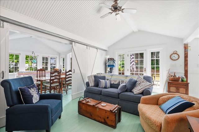 7 Pond Ter, Plymouth, MA 02360