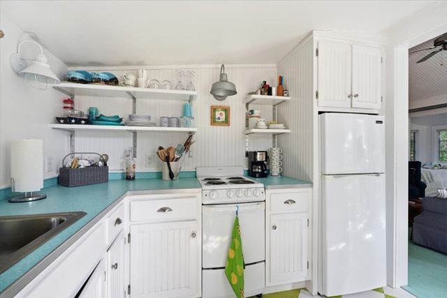 7 Pond Ter, Plymouth, MA 02360
