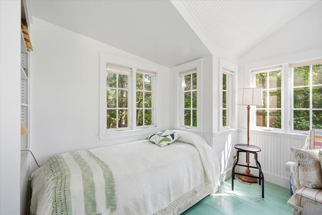 7 Pond Ter, Plymouth, MA 02360