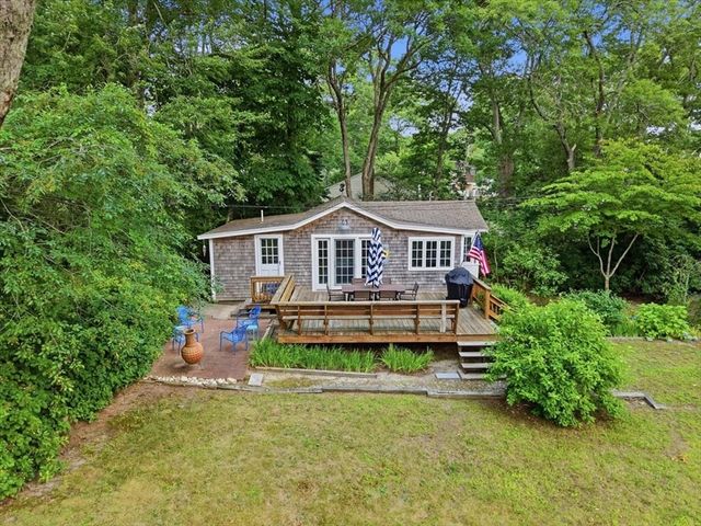 7 Pond Ter, Plymouth, MA 02360
