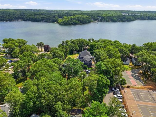 7 Pond Ter, Plymouth, MA 02360