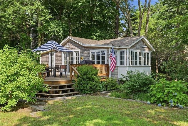 7 Pond Ter, Plymouth, MA 02360