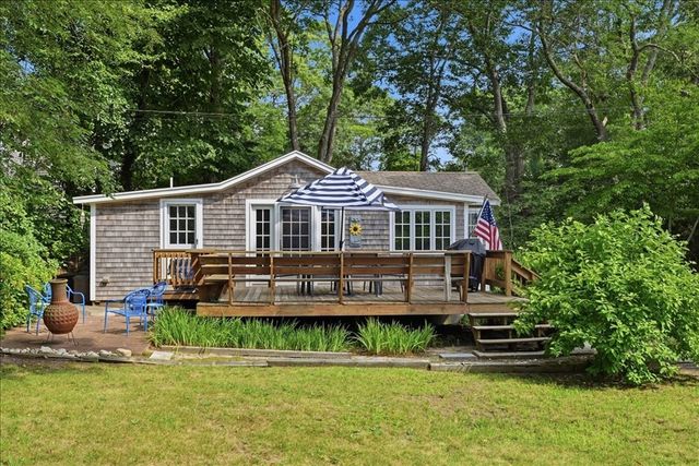 7 Pond Ter, Plymouth, MA 02360