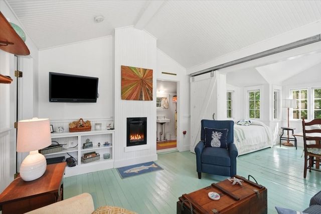 7 Pond Ter, Plymouth, MA 02360