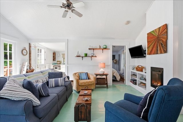 7 Pond Ter, Plymouth, MA 02360