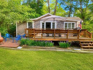 7 Pond Ter, Plymouth, MA 02360