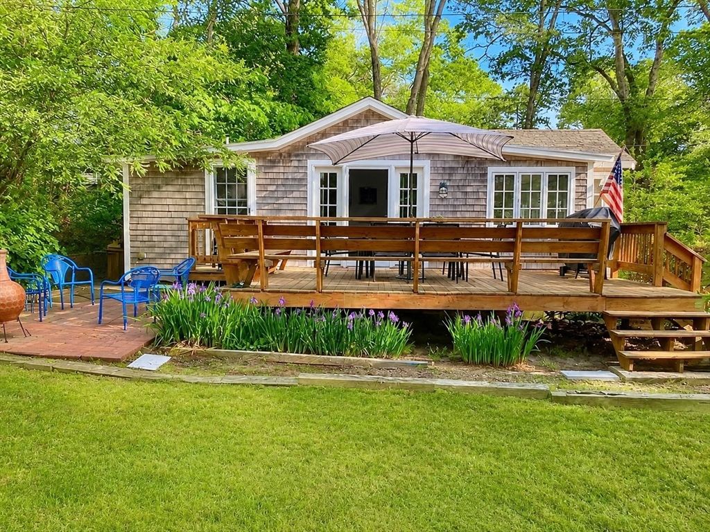 7 Pond Ter, Plymouth, MA 02360