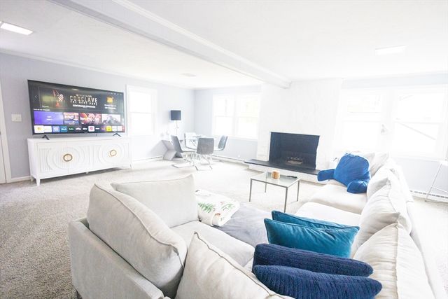 40 Neal St, Walpole, MA 02081