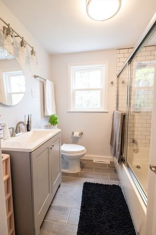 40 Neal St, Walpole, MA 02081