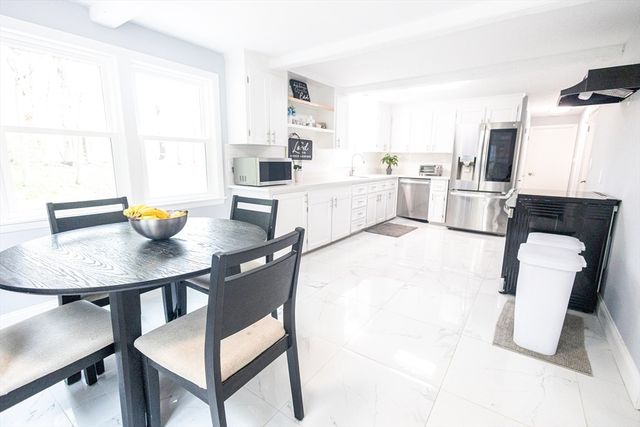 40 Neal St, Walpole, MA 02081