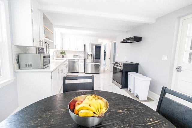 40 Neal St, Walpole, MA 02081