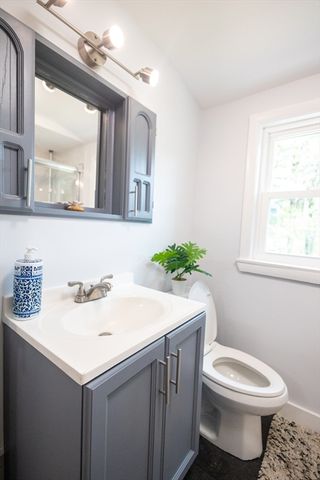 40 Neal St, Walpole, MA 02081