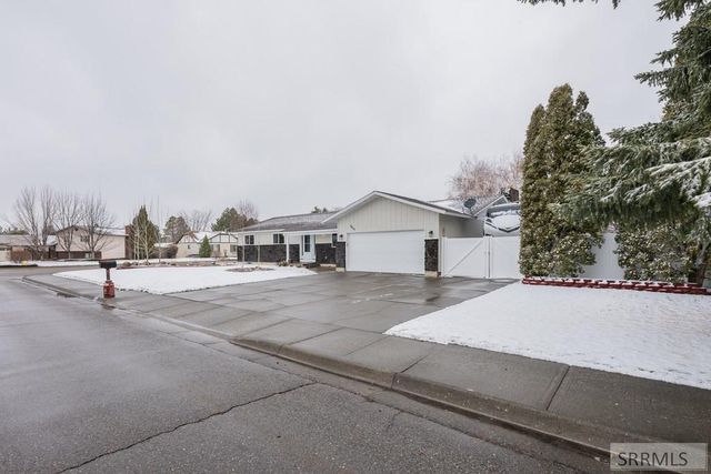 2415 Eastview Drive, Idaho Falls, ID 83401