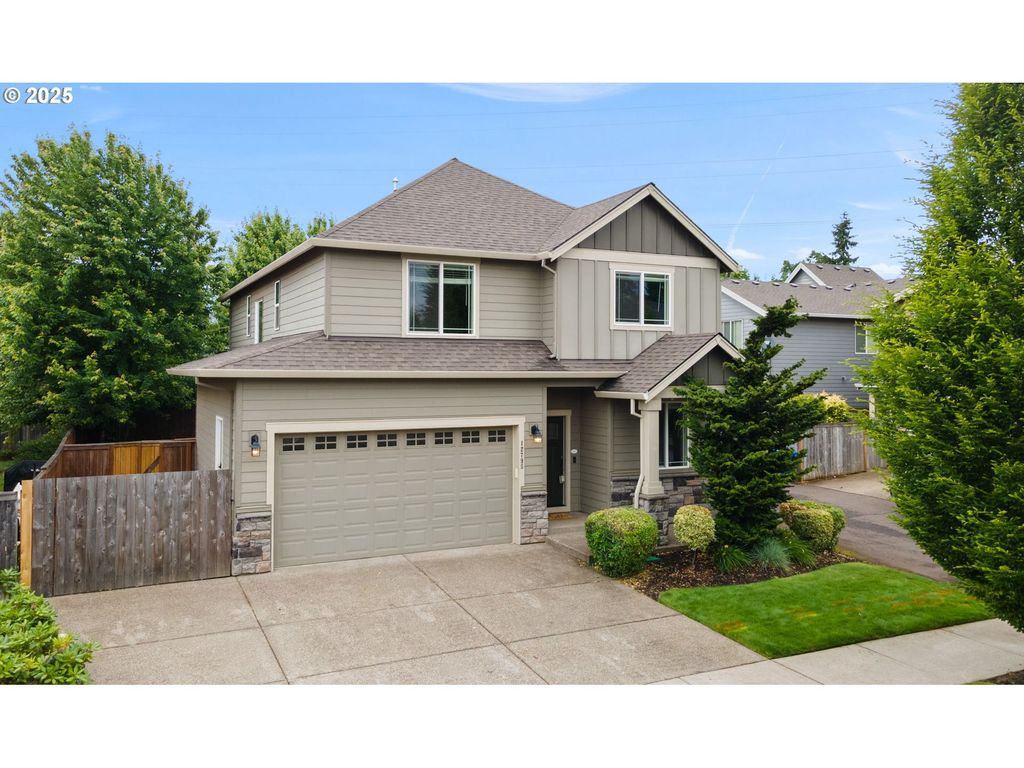 12795 LINDSAY ANNE Ln, Oregon City, OR 97045