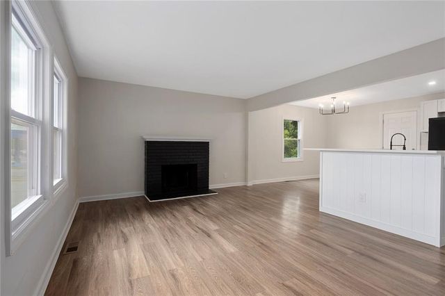 11200 E 40th Street S, Independence, MO 64052