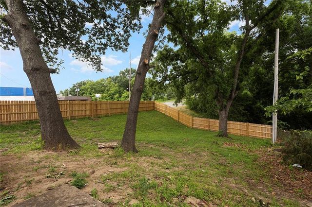11200 E 40th Street S, Independence, MO 64052