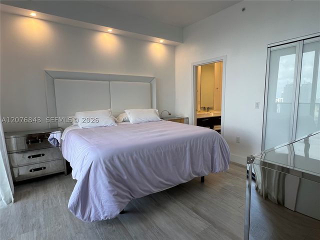 45 SW 9th St 4408, Miami, FL 33130
