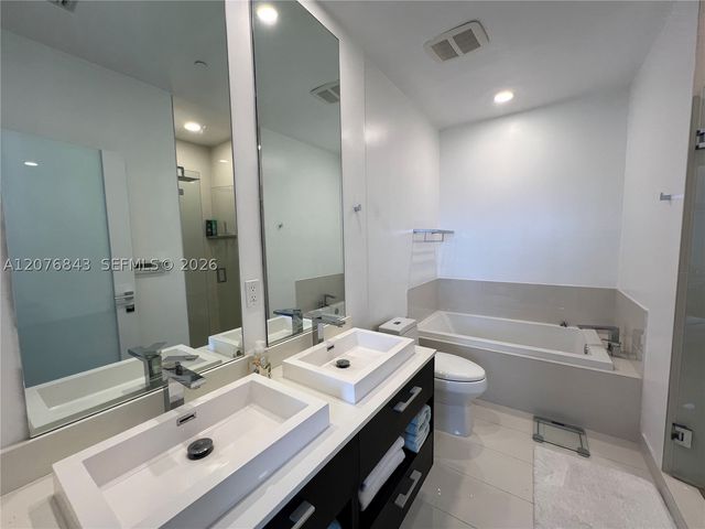 45 SW 9th St 4408, Miami, FL 33130