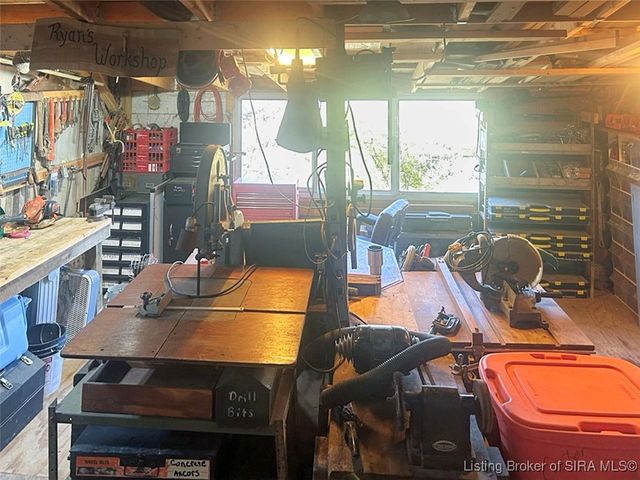 8273 E Doe Run Road, Madison, IN 47250