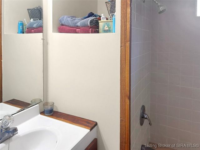 8273 E Doe Run Road, Madison, IN 47250