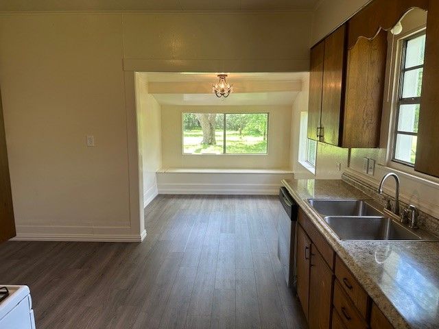 712 E Main Street, Whitesboro, TX 76273