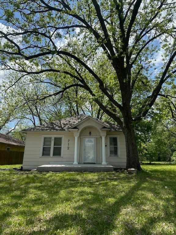 712 E Main Street, Whitesboro, TX 76273