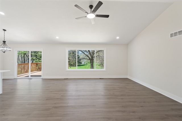 4026 Glover Avenue, Des Moines, IA 50315
