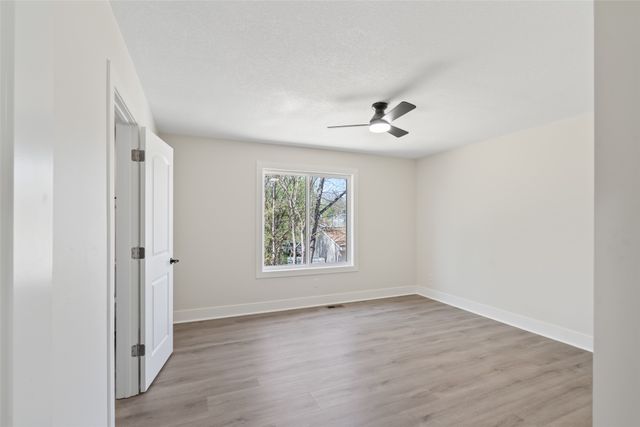 4026 Glover Avenue, Des Moines, IA 50315
