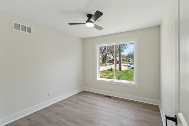 4026 Glover Avenue, Des Moines, IA 50315