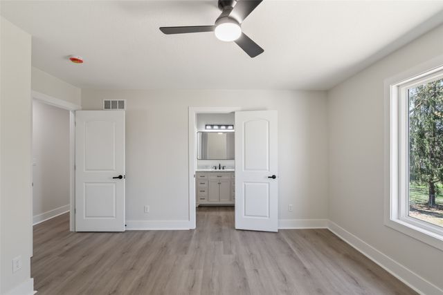 4026 Glover Avenue, Des Moines, IA 50315