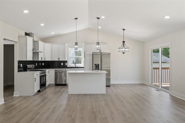 4026 Glover Avenue, Des Moines, IA 50315