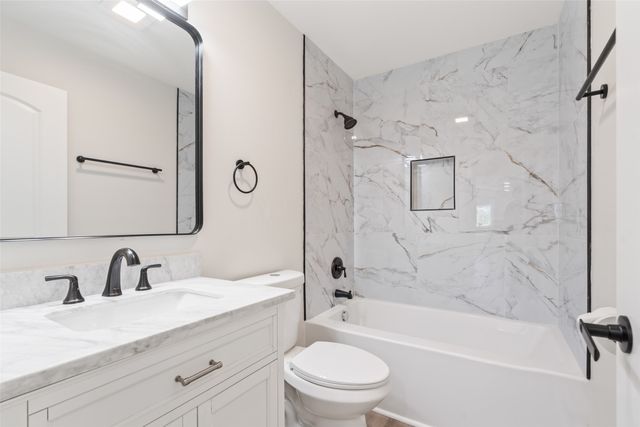 4026 Glover Avenue, Des Moines, IA 50315