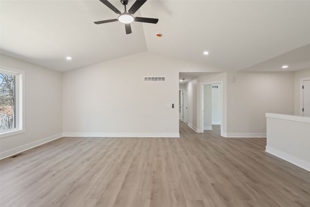 4026 Glover Avenue, Des Moines, IA 50315