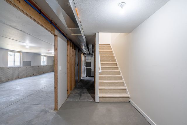 4026 Glover Avenue, Des Moines, IA 50315