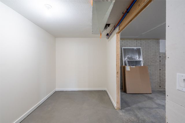 4026 Glover Avenue, Des Moines, IA 50315